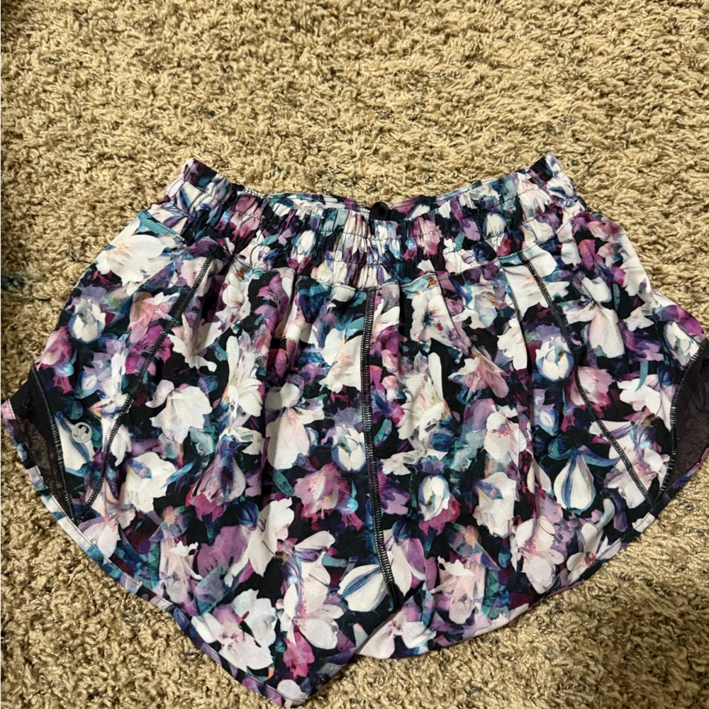 Lululemon Hotty Hot Floral Women's Shorts - Picture 3 of 3